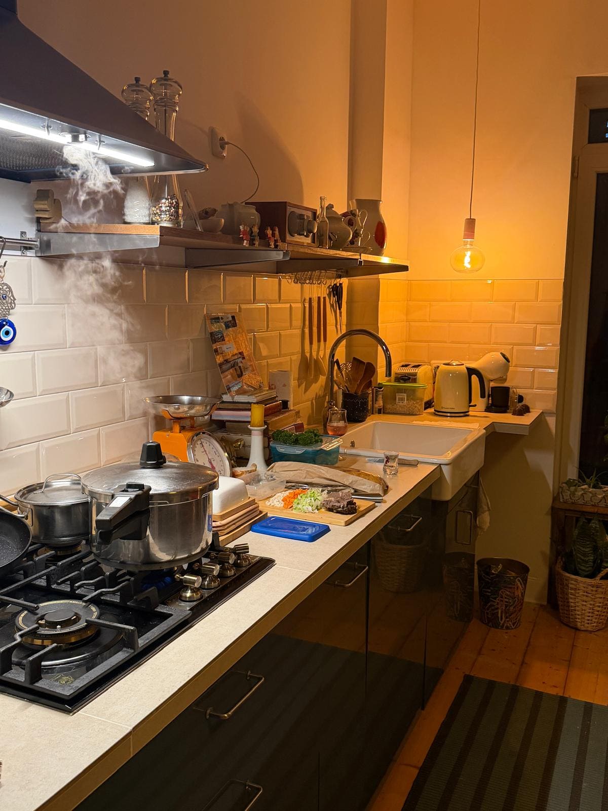 Fliesenarbeiten: Arbeitsplatte & Fliesenspiegel