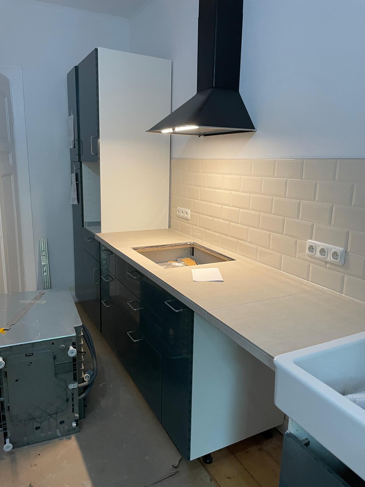 Fliesenarbeiten: Arbeitsplatte & Fliesenspiegel